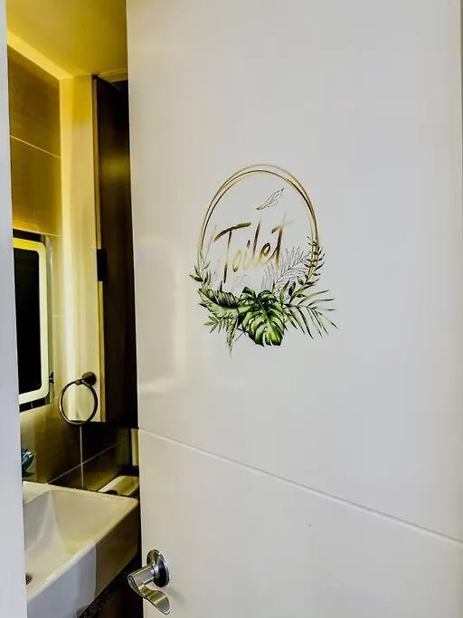 Modern Solace - The Florence 1Br Manila 0*,