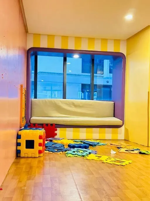 Modern Solace - The Florence 1Br Manila Apartment