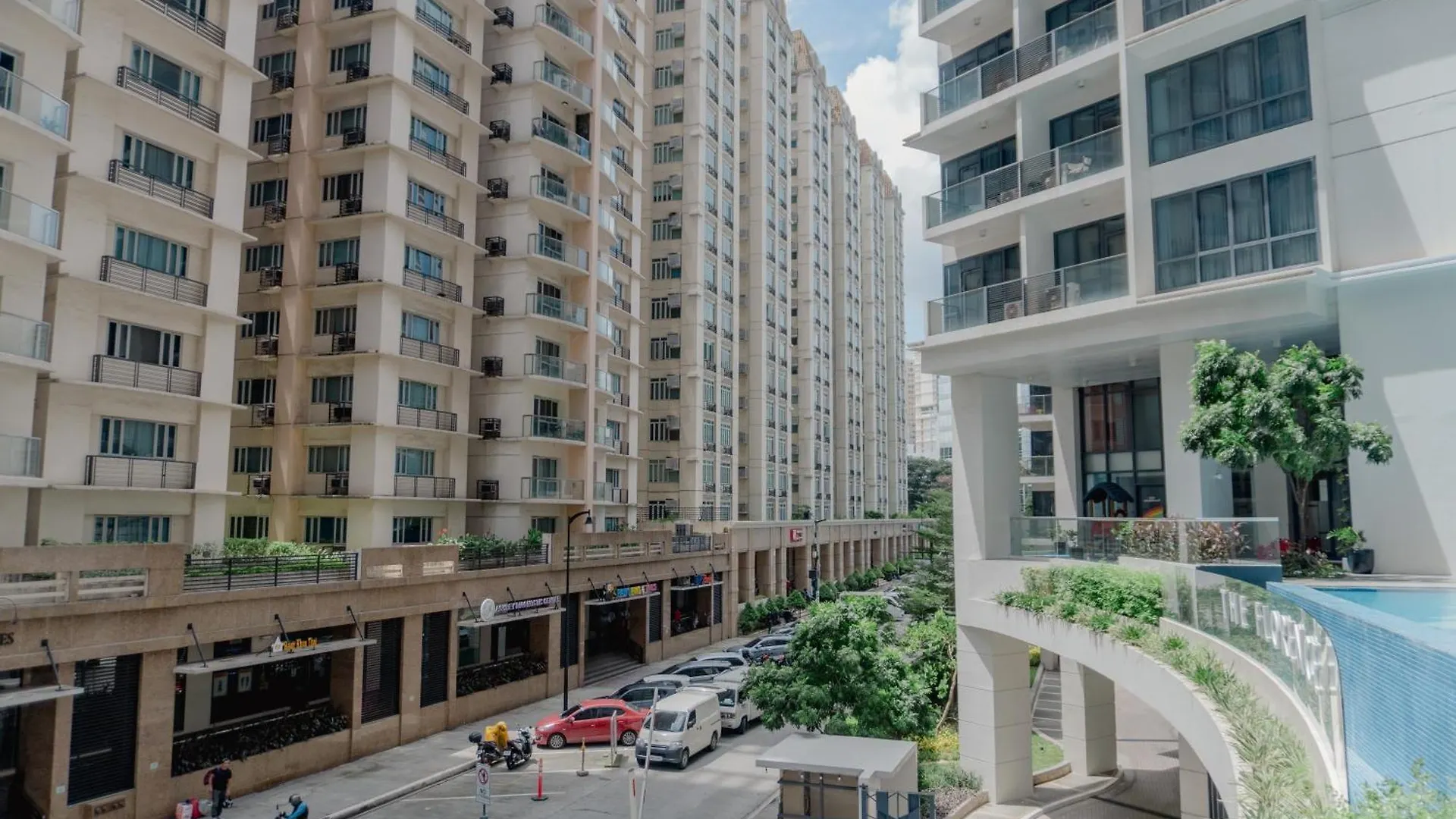 Modern Solace - The Florence 1Br Manila Apartment